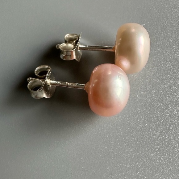 Sterling Silver Freshwater Pearl Stud Earrings Light Purple 7mm - Picture 10 of 10